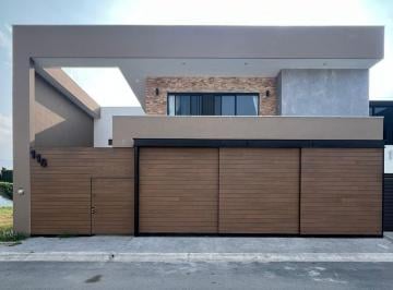Casa · 375m² · 3 Recámaras · 3 Estacionamientos · Casa en Amorada