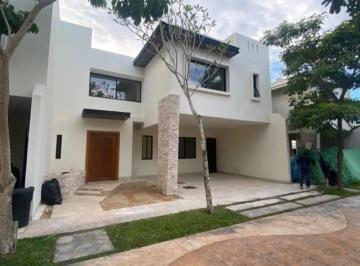 Casa en condominio de 3 habitaciones, Mérida · Renta Hermosa Residencia de 3 Habs y Piscina en Privada Temozon