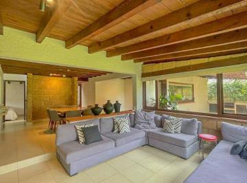 Casa · 300m² · 4 Recámaras · 5 Estacionamientos · Casa en Venta y Renta en El Centro de Avandaro, Valle de Bravo
