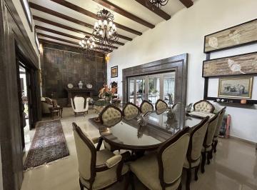 Casa · 727m² · 4 Recámaras · 7 Estacionamientos · Casa en Venta en Calimaya Estado de Mexico