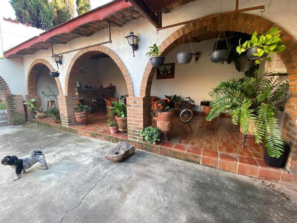 Amplia Casa con 5 Recámaras, Jardín y Excelente Ubicación en Etzatlán Jal.