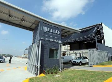 Nave industrial · 1251m² · 2 Estacionamientos · Bodega en Renta Zona Aeropuerto Desde $135 Pesos X m²
