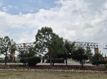 Terreno / Lote , Lagos de Moreno · Terreno Residencial Campestre Fraccionamiento Puerta Luna, Jalisco.