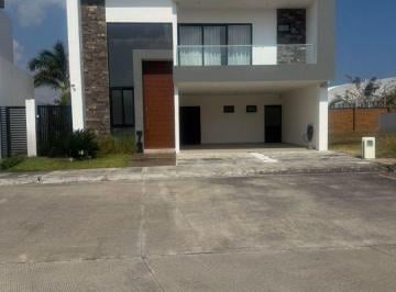Casa · 303m² · 4 Recámaras · 2 Estacionamientos · Casa en Venta / Renta Fracc. Punta Tiburón, Riviera Veracruzana.