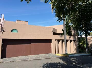 Casa · 609m² · 4 Recámaras · 4 Estacionamientos · Residencia en Venta Colinas de San Javier