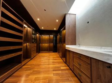 Casa · 495m² · 4 Recámaras · 3 Estacionamientos · Casa en Club de Golf La Loma