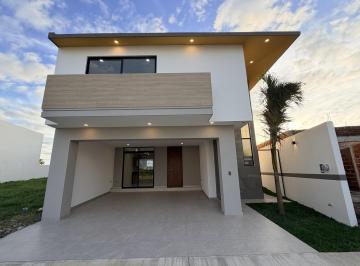 Casa · 240m² · 4 Recámaras · 2 Estacionamientos · Casa en Venta en Lomas del Dorado Boca del Río Veracruz
