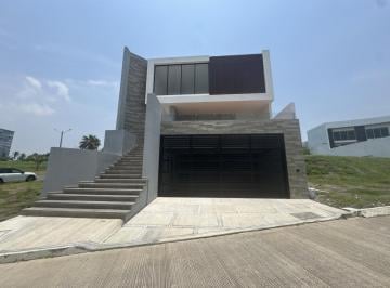 Casa · 281m² · 3 Recámaras · 2 Estacionamientos · Casa con Alberca en Playas del Conchal
