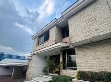 Casa de 16 habitaciones, Guadalajara · Casa en Venta Bosques de La Victoria Uso de Suelo Mixto por Plaza Arboledas