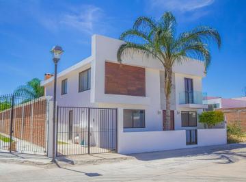Casa · 320m² · 3 Recámaras · 4 Estacionamientos · Casa en Mision del Campanario