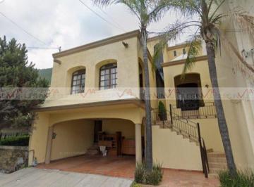 Casa · 400m² · 3 Recámaras · 2 Estacionamientos · Casa en Venta en Monterrey