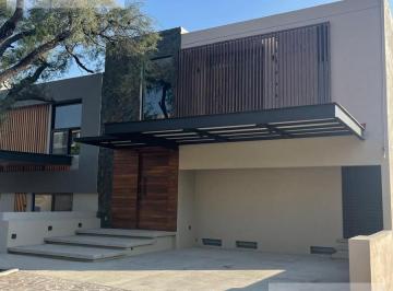 Casa · 340m² · 3 Recámaras · Kl/ Renta Moderna Casa con 3 Recámaras y Cuarto de Servicio.