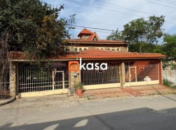 Casa de 4 habitaciones, Juárez · Casa en Venta en Jardines de La Silla Juárez.