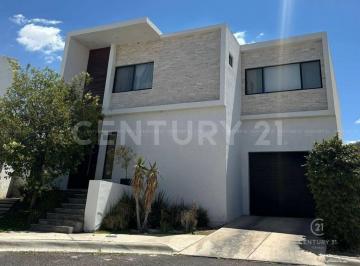Casa · 311m² · 3 Recámaras · 1 Estacionamiento · Casa en Venta en Fraccionamiento Mision del Valle en Chihuahua, Chih.
