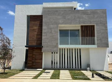 Casa de 3 habitaciones, Pachuca · Arquitectura, Naturaleza y Tecnología en Armonía Dentro de Lagos Residencial