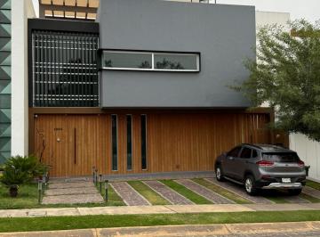 Casa de 4 habitaciones, Zapopan · Casa en Venta en Valle Imperial! Única en Su Tipo