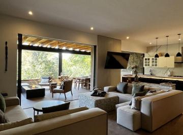 89479ec8deaa713e7307fc6a0365c3f0b4363a82ef00c958aa9aef6f25946686 · Lujosa Casa con Amenidades en Valle de Bravo!
