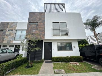 Casa en condominio de 2 habitaciones, Zapopan · Casa en Venta en Cañadas de San Lorenzo. Cuenta con Terreno Excedente!
