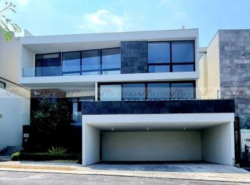 Casa · 656m² · 3 Recámaras · 3 Estacionamientos · Casa en Venta en Residencial Cordillera