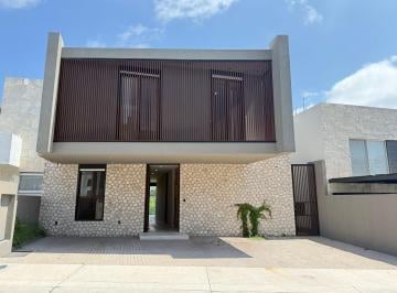 Casa · 380m² · 4 Recámaras · 3 Estacionamientos - Enlace Bienes Raices · Casa Genova - Misión San Jerónimo