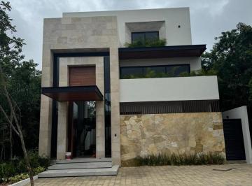 Casa · 396m² · 3 Recámaras · 2 Estacionamientos · Casa en Venta en Cancun en Via Cumbres