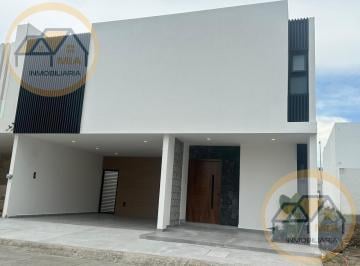 Casa · 250m² · 4 Recámaras · 2 Estacionamientos · Casa en Venta en Lomas del Dorado con Alberca