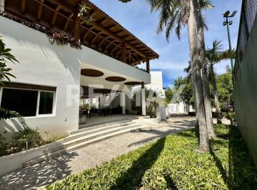 Casa · 360m² · 3 Recámaras · 3 Estacionamientos · Villa Amueblada en Venta en Ixtapa, Zihuatanejo - (4)