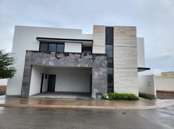 Casa · 390m² · 4 Recámaras · 2 Estacionamientos · Casa - Torreón