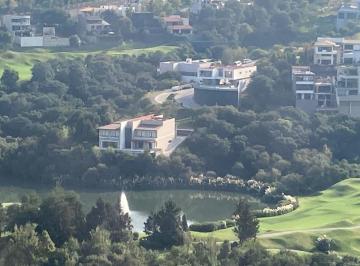 808ba43b7c64c89f9efeff5f84139186adc8bd903f5d75a47a29661977e3fdd5 · Casa Frente Al Campo Principal de Golf en Bosque Real.