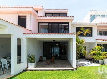 Casa · 520m² · 5 Recámaras · 2 Estacionamientos · Casa en Venta Villa Pescadores
