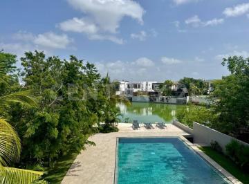 Casa · 679m² · 5 Recámaras · 6 Estacionamientos · Residencia de Lujo: Casa en Venta en Esquina en Lagos del Sol