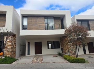 Casa · 130m² · 3 Recámaras · 2 Estacionamientos · Casa en Renta en Cumbres del Lago