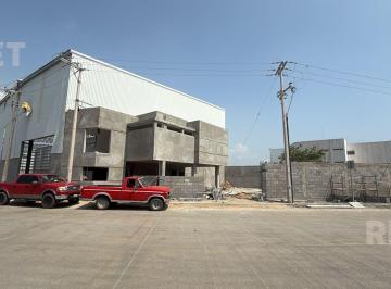 Local comercial · 2700m² · Local en Santa Mónica, Altamira