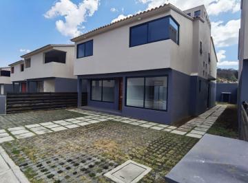 Casa · 206m² · 3 Recámaras · 2 Estacionamientos · Casa en Venta