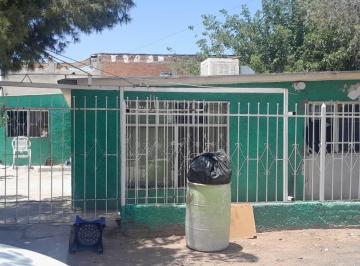 Casa · 160m² · 5 Recámaras · 2 Estacionamientos · Casa en Col. Revolucion