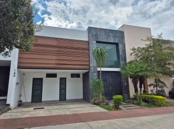 Casa de 3 habitaciones, Zapopan · Casa en Venta en Solares