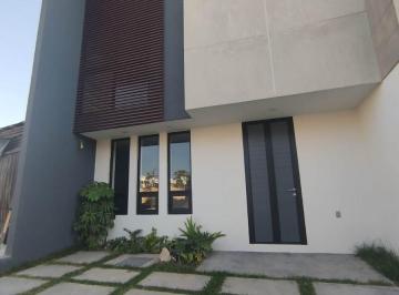 Casa · 158m² · 4 Recámaras · 2 Estacionamientos · Casa 4 Recs en Privado Cerca Uvaq y Puerta Madero