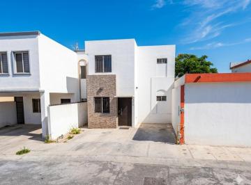 Casa de 3 habitaciones, Monterrey · Casa en Venta Balcones de La Silla Monterrey N. L.