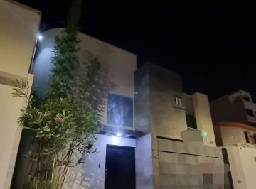 Casa · 380m² · 8 Recámaras · 2 Estacionamientos · Venta Casa Lomas del Tecnologico Para Rentas por Loft o Consultorios