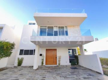Casa · 324m² · 5 Recámaras · 3 Estacionamientos · Casa en Venta Cluster Puebla Blanca Rec en Planta Baja Lomas de Angelópolis, Pue