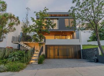 257ea9ae0946c81618b663b407b800757addd3d3b847057f1f54eec1cdf7eb04 · Espectacular Residencia Nueva en Coto Alcazar Poniente (Recorrido Virtual)