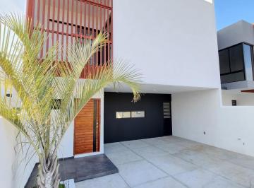 Casa · 180m² · 3 Recámaras · 2 Estacionamientos · Casa en Venta Fraccionamiento Lomas de La Rioja