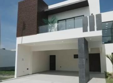 Casa · 232m² · 3 Recámaras · 2 Estacionamientos · Casa en Venta Fracc. Lomas del Dorado