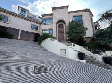 Casa de 3 habitaciones, San Pedro Garza García · Casa en Venta en San Patricio en San Pedro Garza Garcia