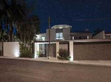 Casa en condominio · 557m² · 4 Recámaras · 4 Estacionamientos · Residencia de Lujo en Venta en Colinas de San Javier