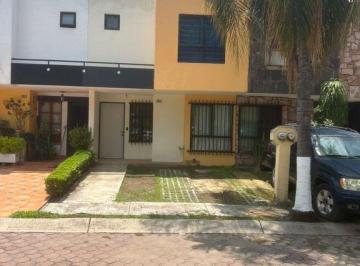 Casa · 114m² · 4 Recámaras · 2 Estacionamientos · Casa Dentro de Coto con Seguridad a 5 Minutos del Iteso