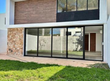 Casa · 308m² · 3 Recámaras · 2 Estacionamientos · Casa en Venta en Sodzil Norte