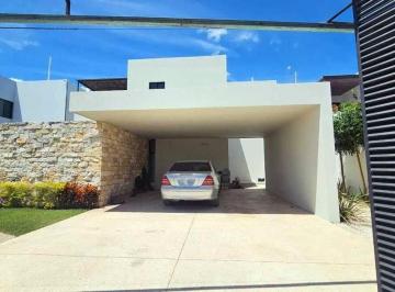 Casa · 524m² · 3 Recámaras · 2 Estacionamientos · Casa Amueblada en Venta en Dzitya, Mérida