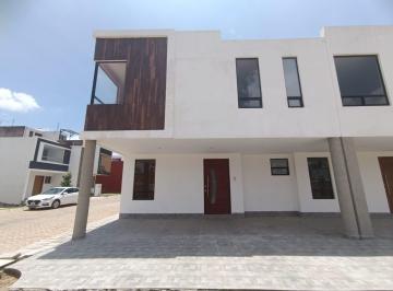 Casa · 198m² · 3 Recámaras · 2 Estacionamientos · "Un Refugio Para Tu Familia, Casa en Venta con Amenidades Gym, Alberca, y Jardín en Cuautlancingo"