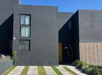 Casa · 157m² · 2 Recámaras · 2 Estacionamientos · Casa Seminueva en Venta en La Sierra Residencial, Fray Junipero Serra